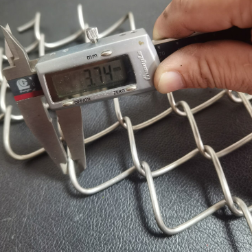 SS316 Chain Link Wire Mesh with Excellent Anti-rust Performance for Salt-spray Coastal Areas and Acid & Alkali Corrosion Resistance